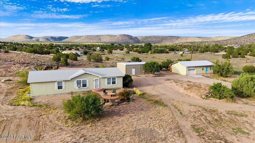 Photo of 878 W Gina Marie Boulevard, Paulden, AZ 86334 (MLS # 1076726)