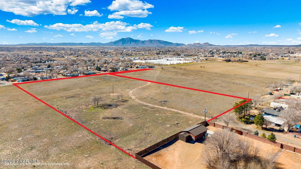 Photo of 1400 E Road 2 North, Chino Valley, AZ 86323 (MLS # 1079398)