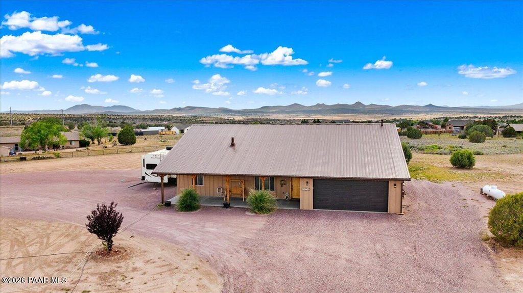 Photo of 24720 N Rj Way, Paulden, AZ 86334 (MLS # 1081842)