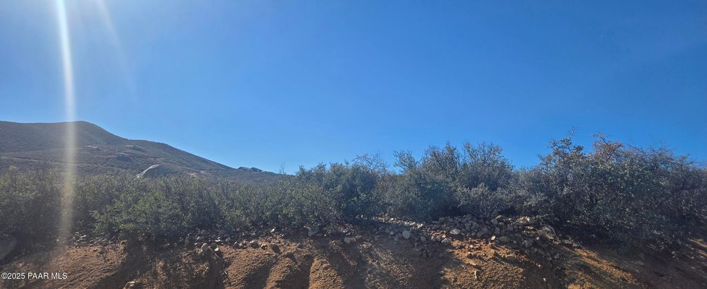 Photo of 402 E Woodland Way, Dewey-Humboldt, AZ 86327 (MLS # 1078401)