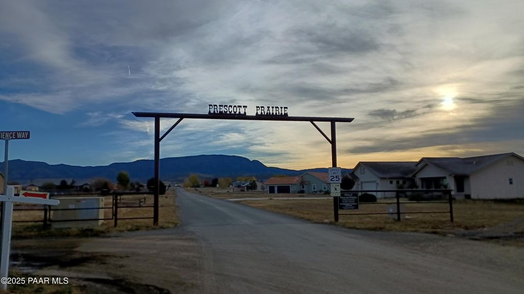 Photo of 11180 N Out Of The Way Place, Prescott Valley, AZ 86315 (MLS # 1078005)