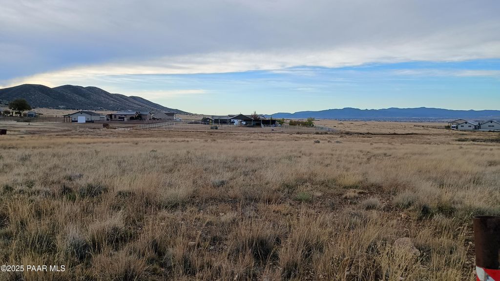 Photo of 11180 N Out Of The Way Place, Prescott Valley, AZ 86315 (MLS # 1078005)