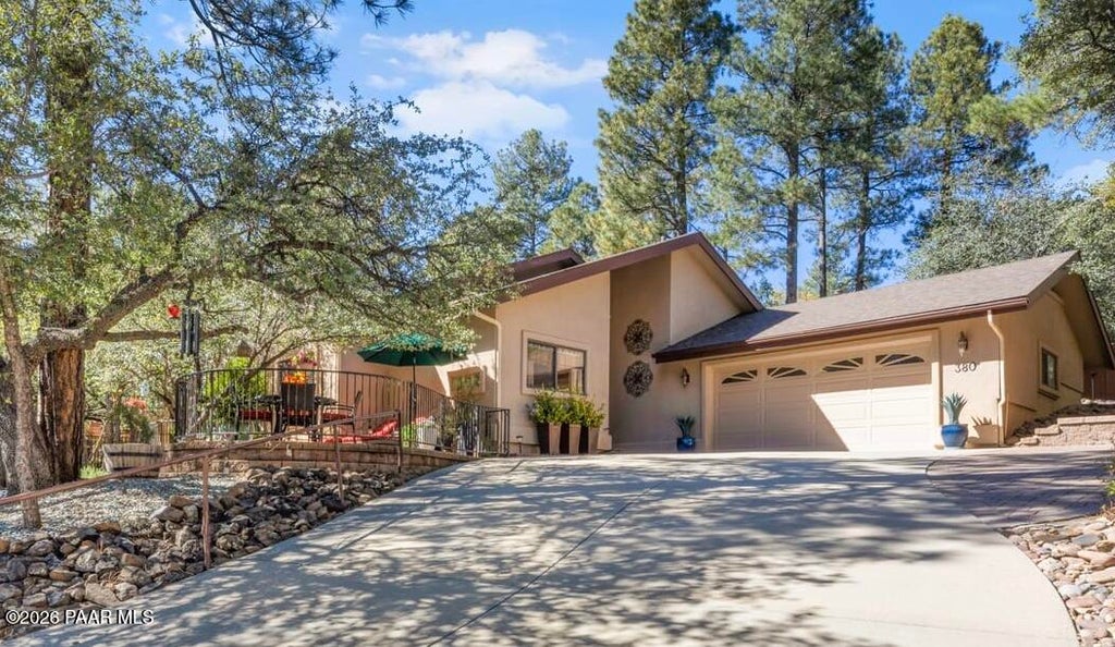 Photo of 380 Laureleaf Drive, Prescott, AZ 86303 (MLS # 1086019)