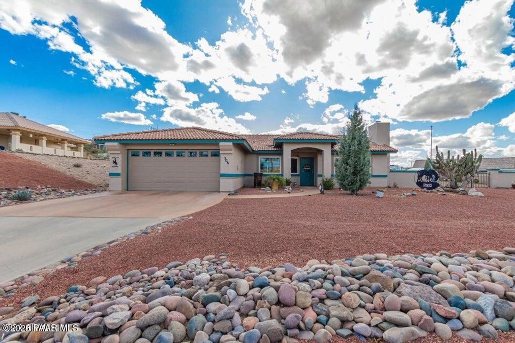 Photo of 508 N Sierra Vista Drive, Wickenburg, AZ 85390 (MLS # 1076820)
