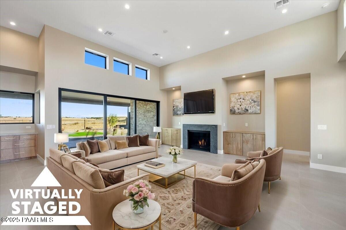 5285 High Cliff Way