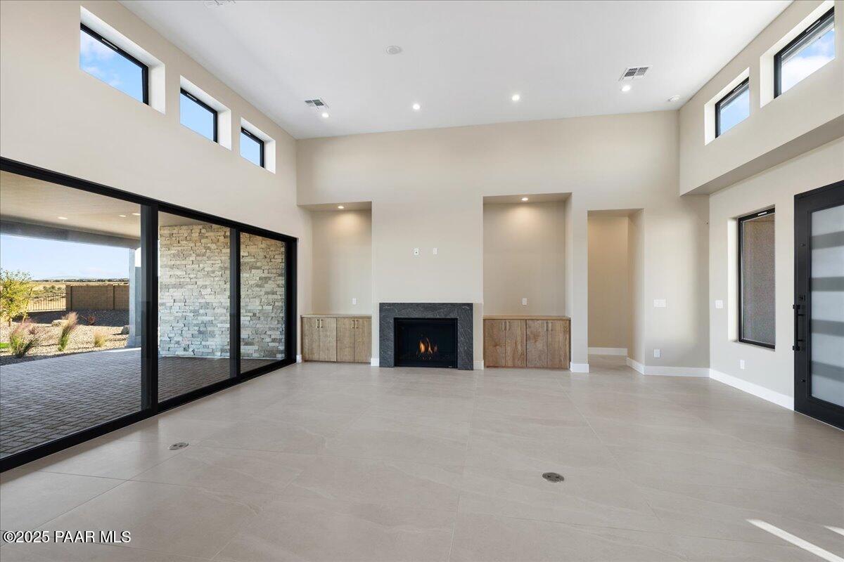 5285 High Cliff Way