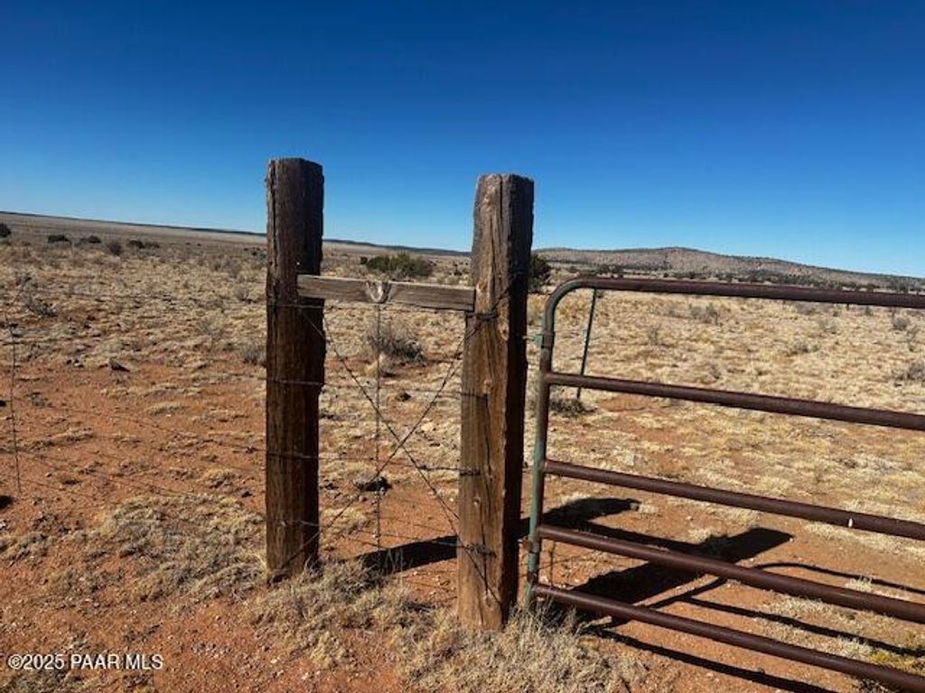 Photo of 00 SE Double Back Drive, Seligman, AZ 86337 (MLS # 1081390)
