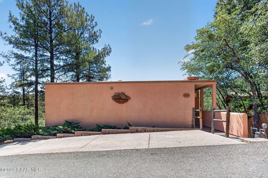 Photo of 1051 S Apache Drive, Prescott, AZ 86303 (MLS # 1082316)