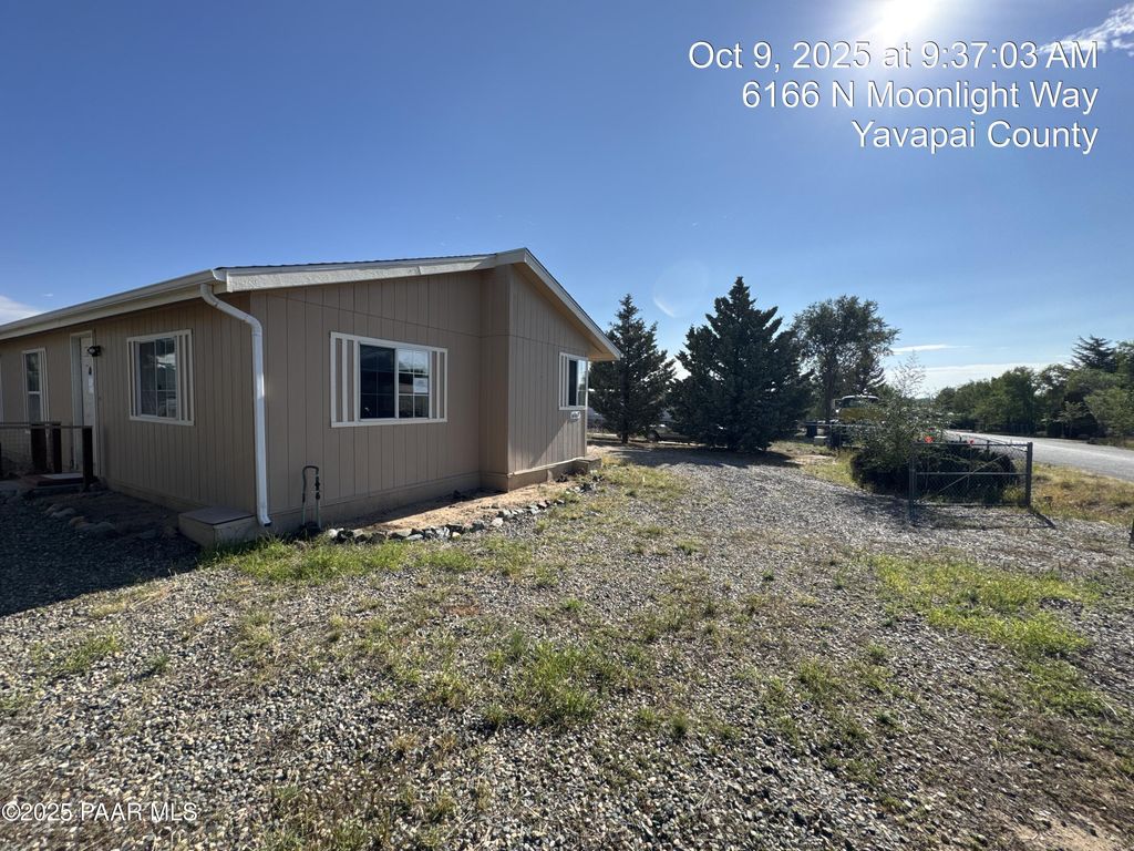 Photo of 6167 N Moonlight Way, Prescott Valley, AZ 86314 (MLS # 1077280)