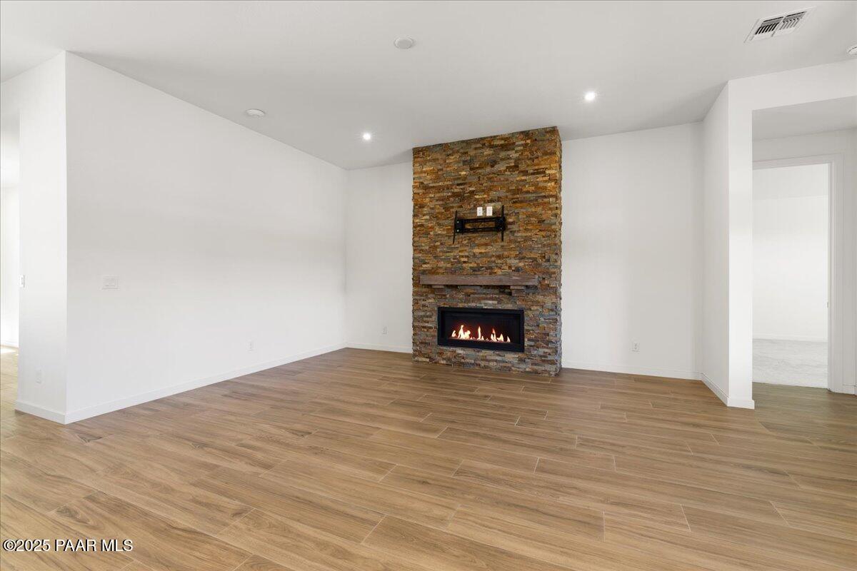 5585 E Killen Loop