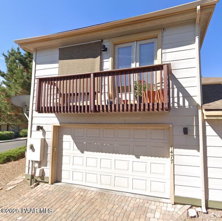 1477 E Russ Way