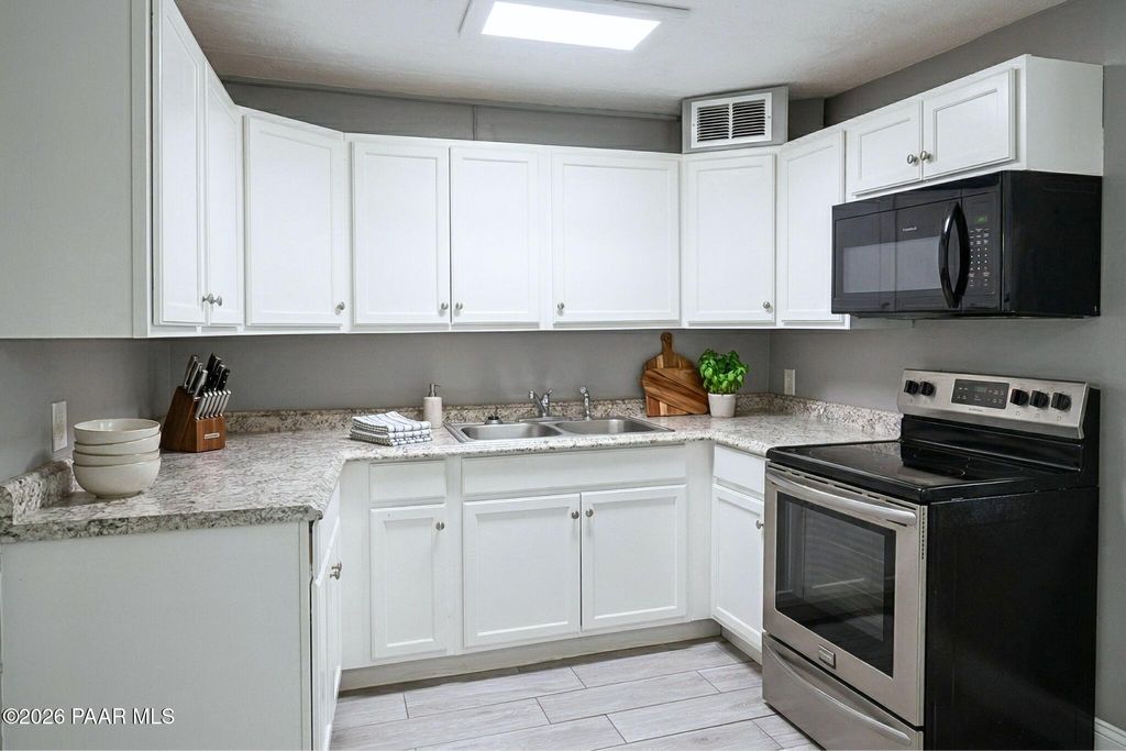 Photo of 2137 N Bell Avenue, Tucson, AZ 85712 (MLS # 1081169)