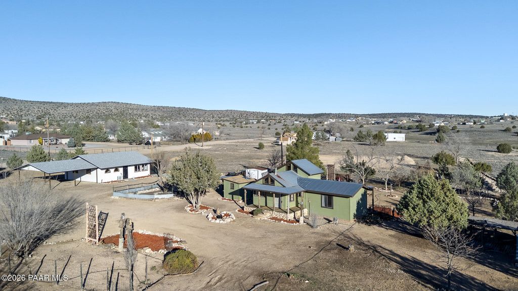 Photo of 685 W Iris Road, Paulden, AZ 86334 (MLS # 1078905)