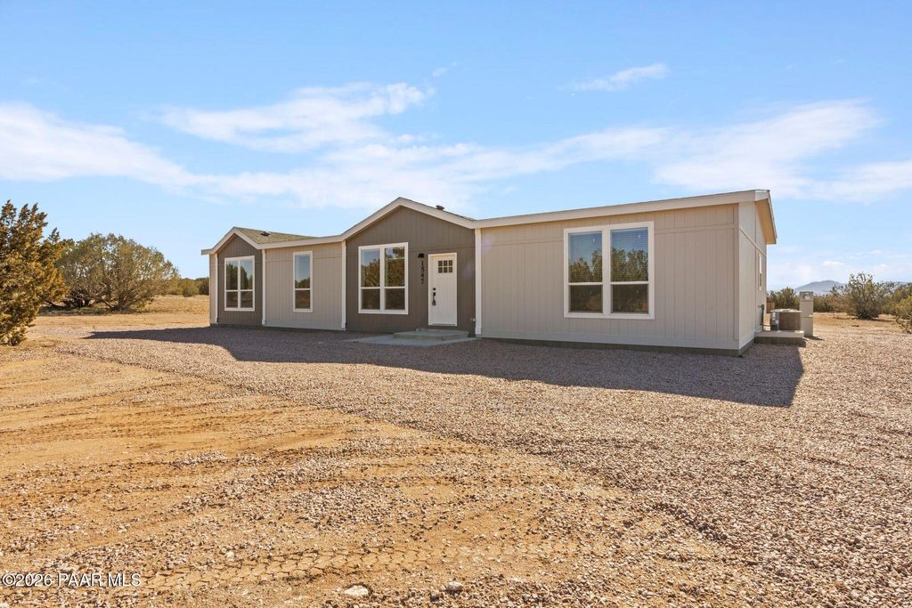 Photo of 1547 E Whirlpool Drive, Paulden, AZ 86334 (MLS # 1080470)