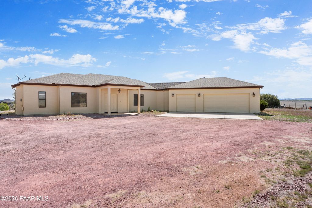 Photo of 2975 W Conestoga Court, Chino Valley, AZ 86323 (MLS # 1081229)