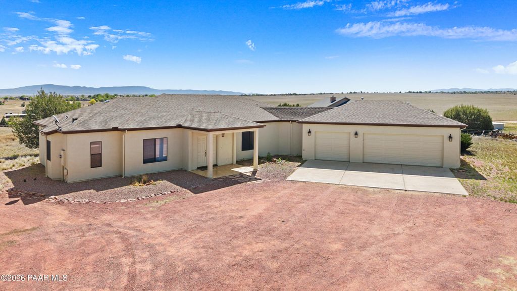 Photo of 2975 W Conestoga Court, Chino Valley, AZ 86323 (MLS # 1081229)