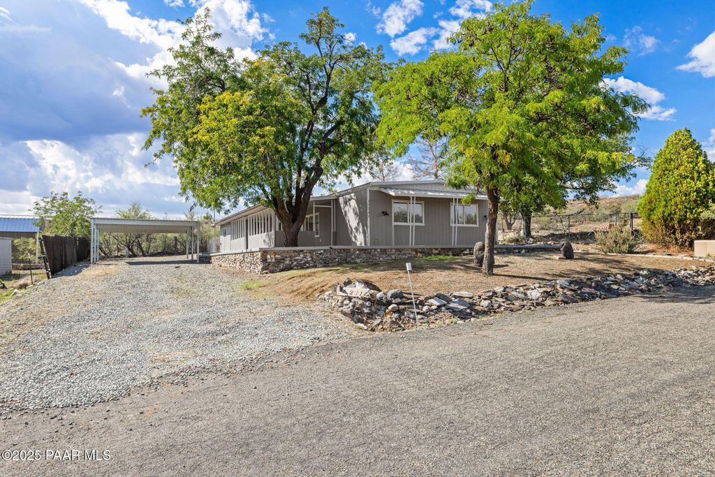 Photo of 17231 E Panorama Drive, Mayer, AZ 86333 (MLS # 1076766)