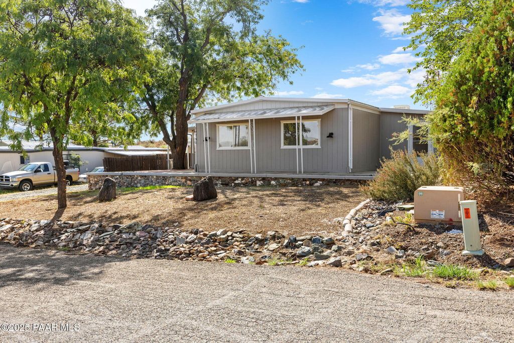 Photo of 17231 E Panorama Drive, Mayer, AZ 86333 (MLS # 1076766)