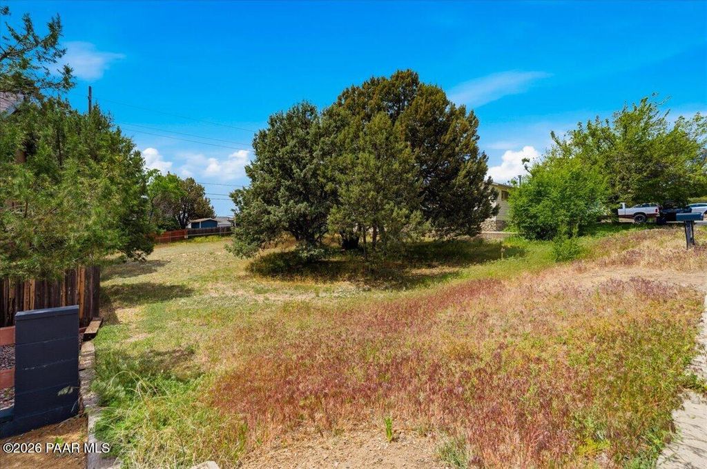 Photo of 617 Flora Street, Prescott, AZ 86301 (MLS # 1081732)
