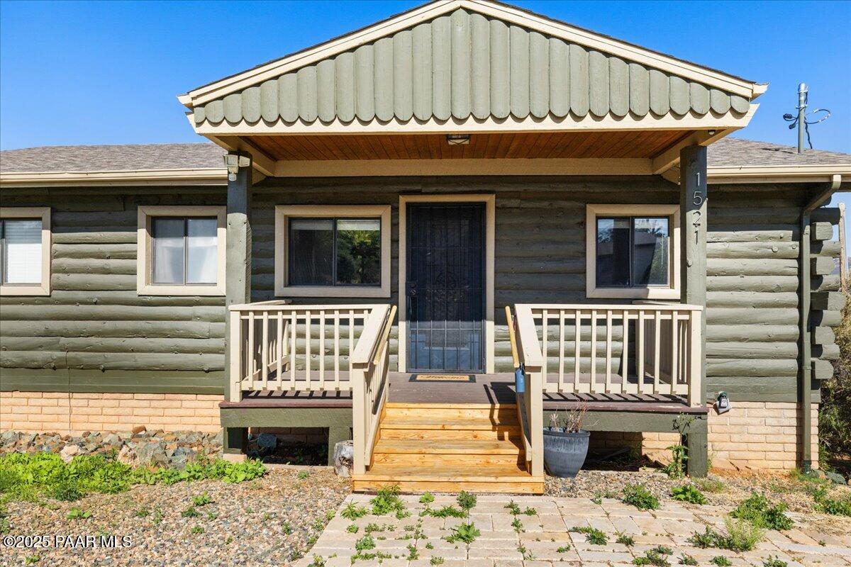 1521 N Victor Drive