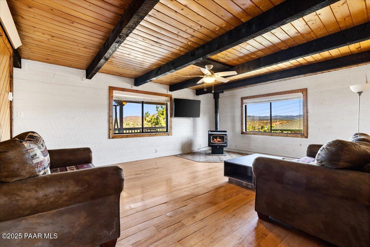 1521 N Victor Drive