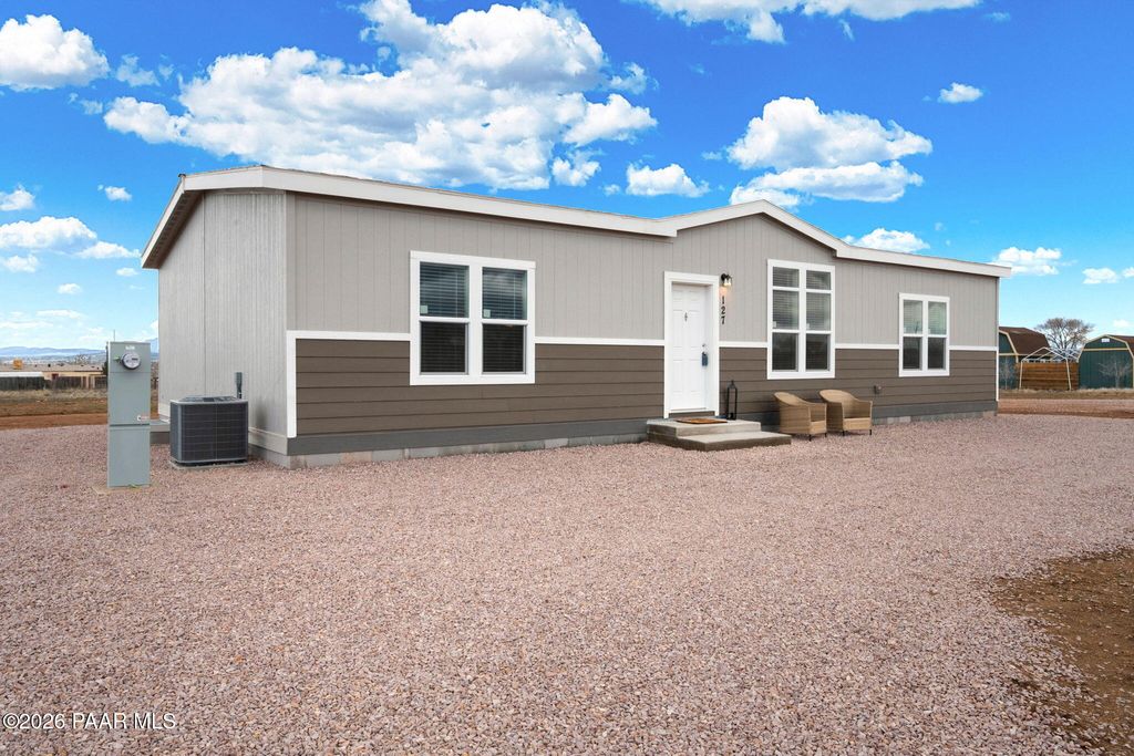 Photo of 127 W Laxton Castle Way, Paulden, AZ 86334 (MLS # 1079723)