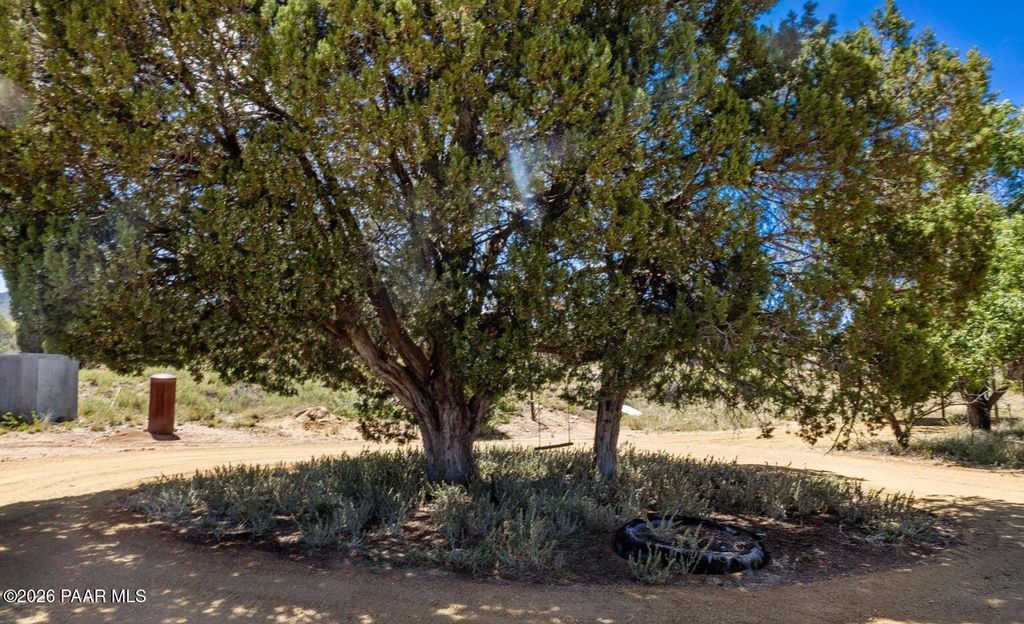 Photo of 1550 S Hopi Trail, Dewey-Humboldt, AZ 86327 (MLS # 1079863)