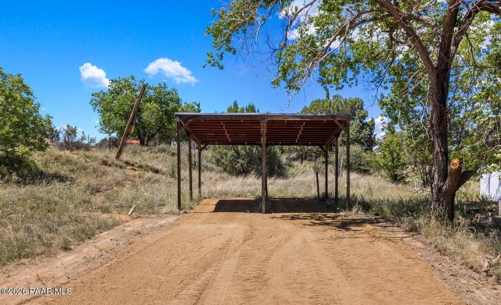 Photo of 1550 S Hopi Trail, Dewey-Humboldt, AZ 86327 (MLS # 1079863)