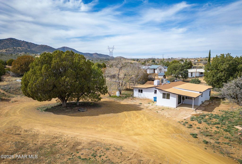 Photo of 1550 S Hopi Trail, Dewey-Humboldt, AZ 86327 (MLS # 1079863)