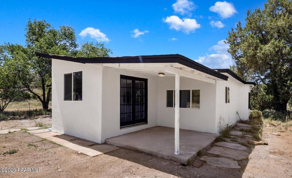 Photo of 1550 S Hopi Trail, Dewey-Humboldt, AZ 86327 (MLS # 1079863)