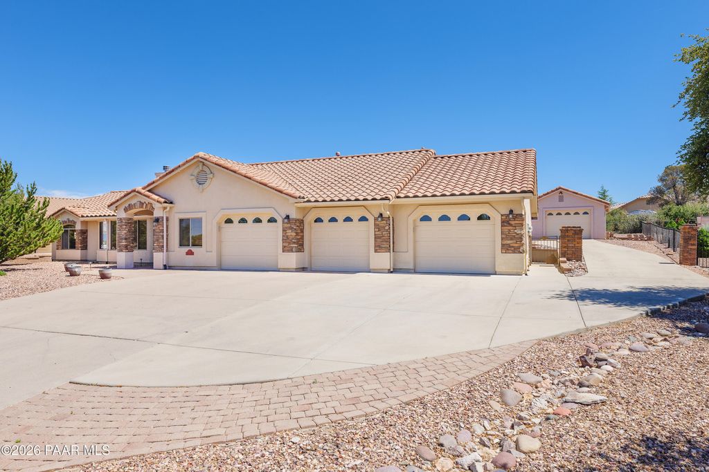 Photo of 999 Pinon Oak Drive, Prescott, AZ 86305 (MLS # 1082436)