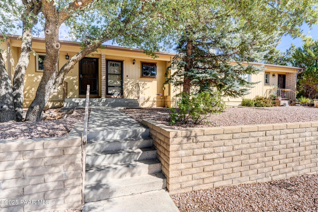Photo of 1604 Canada Crescent, Prescott, AZ 86303 (MLS # 1076941)
