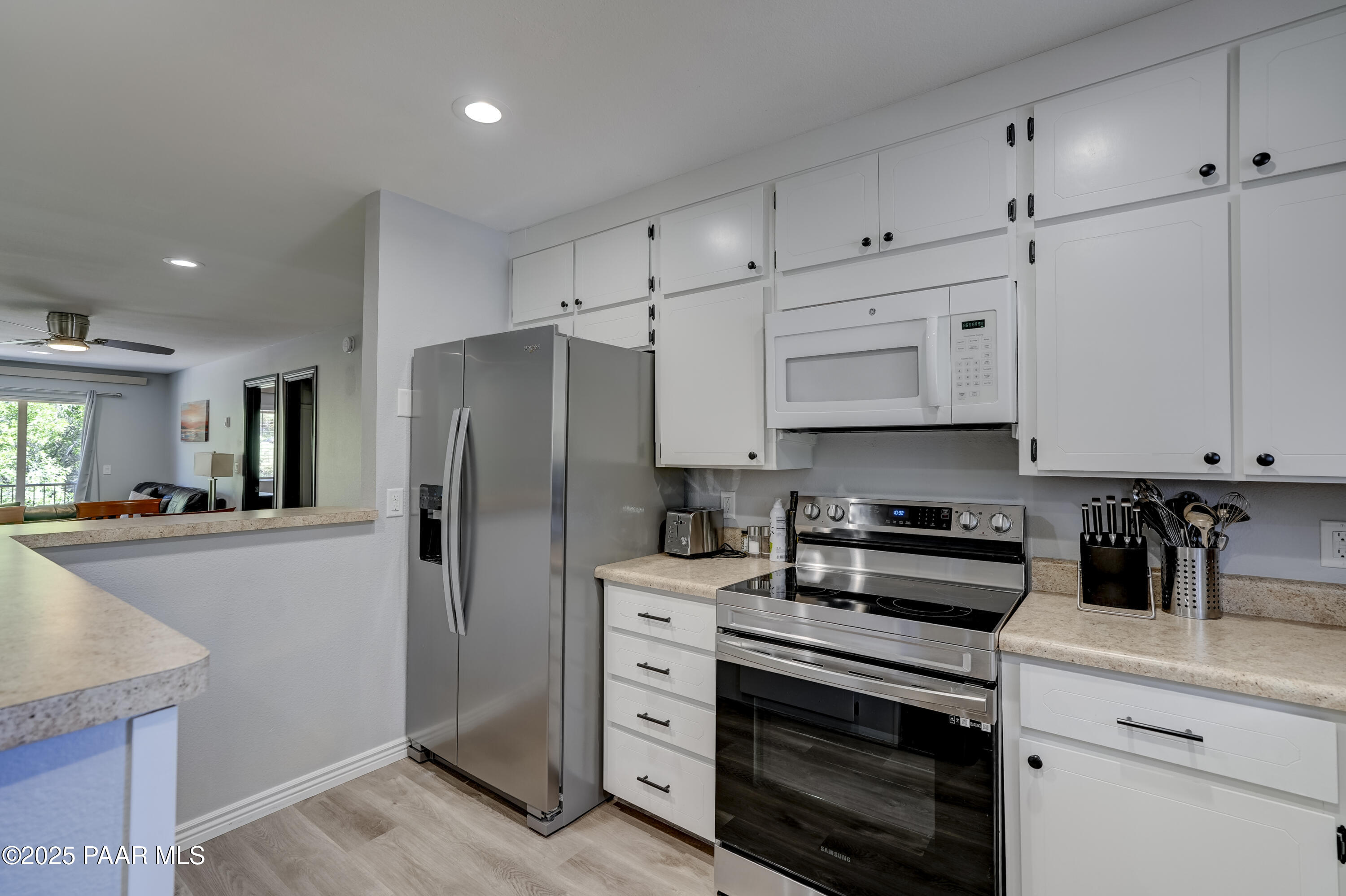 1604 Canada Crescent