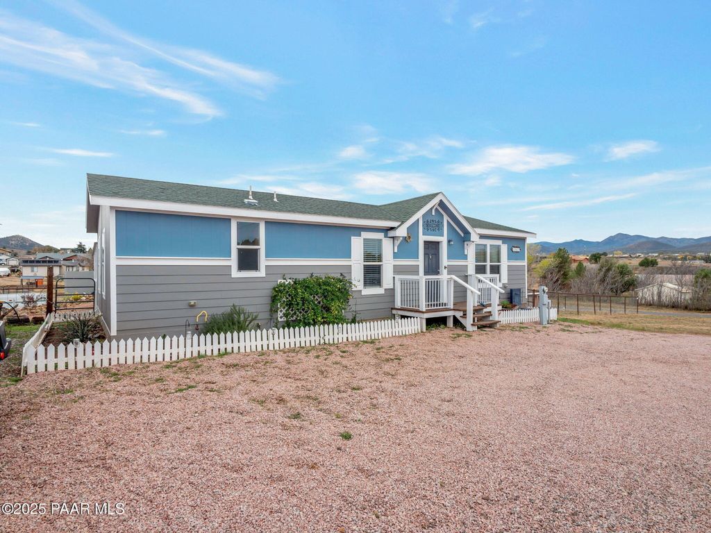 Photo of 13625 Lazy River Drive, Dewey-Humboldt, AZ 86327 (MLS # 1077972)