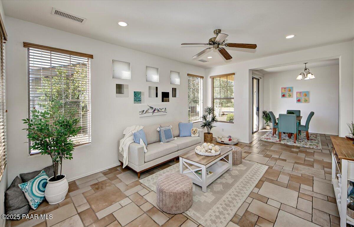 7039 E Lantern Lane W