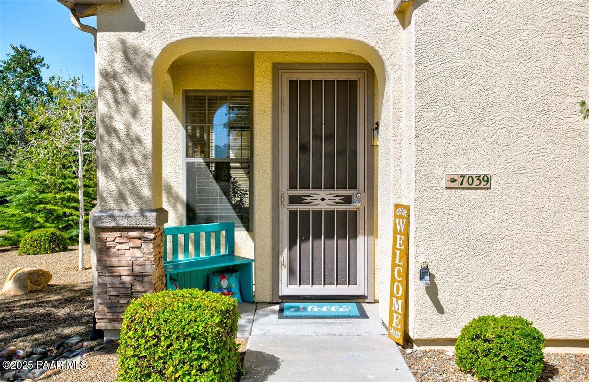 7039 E Lantern Lane W