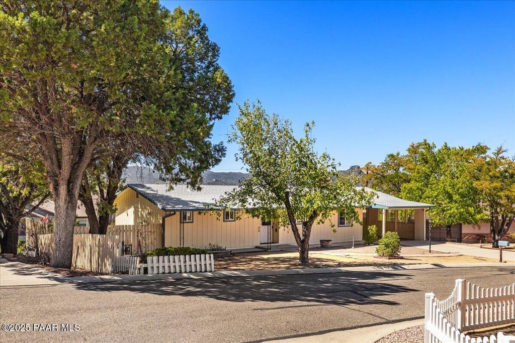 Photo of 407 Webb Place, Prescott, AZ 86303 (MLS # 1076954)