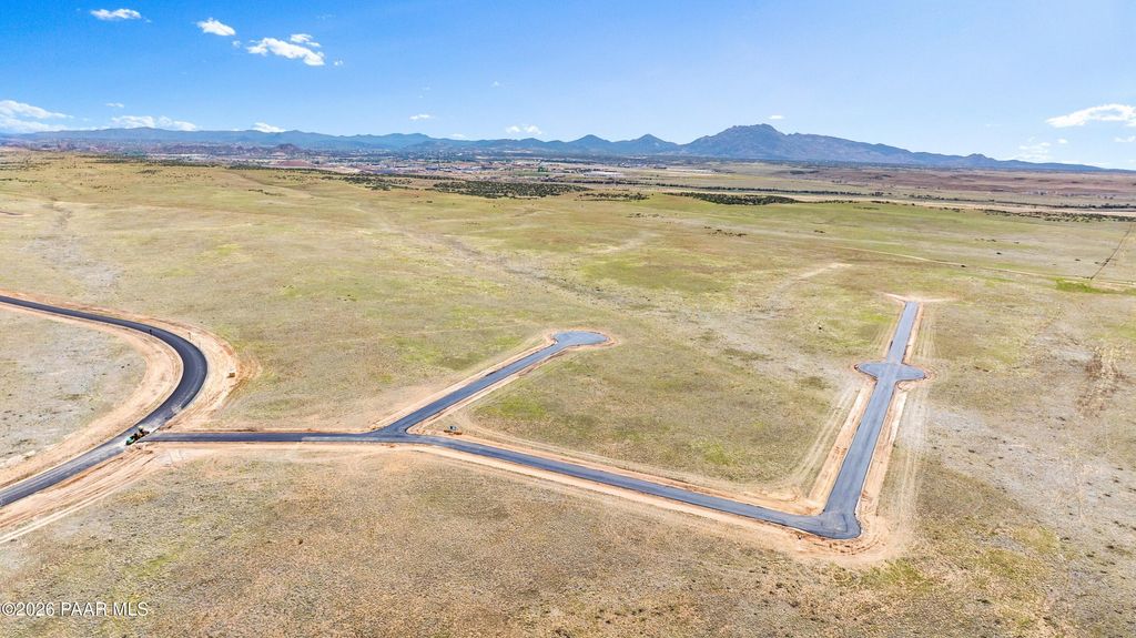 Photo of 422 Smoked Oak Circle, Prescott Valley, AZ 86315 (MLS # 1080080)