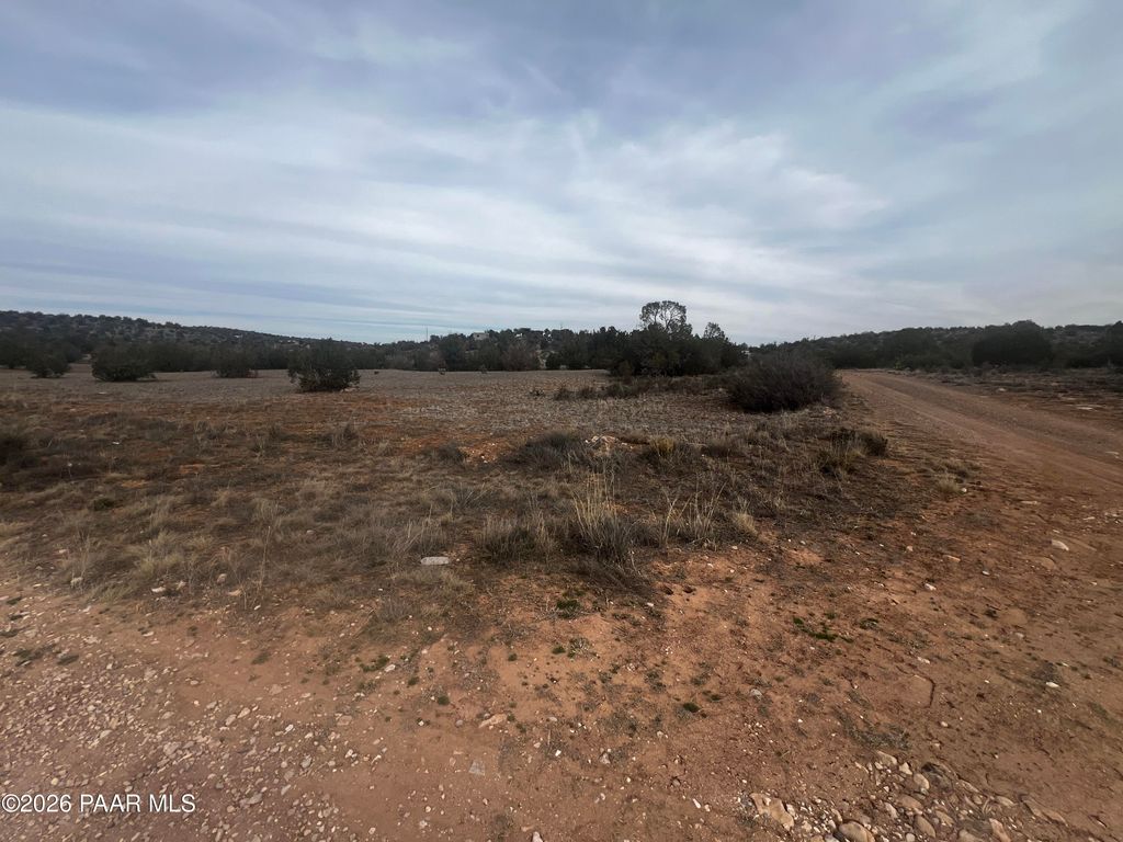 Photo of 56255 N Bridge Canyon Parkway, Seligman, AZ 86337 (MLS # 1079932)