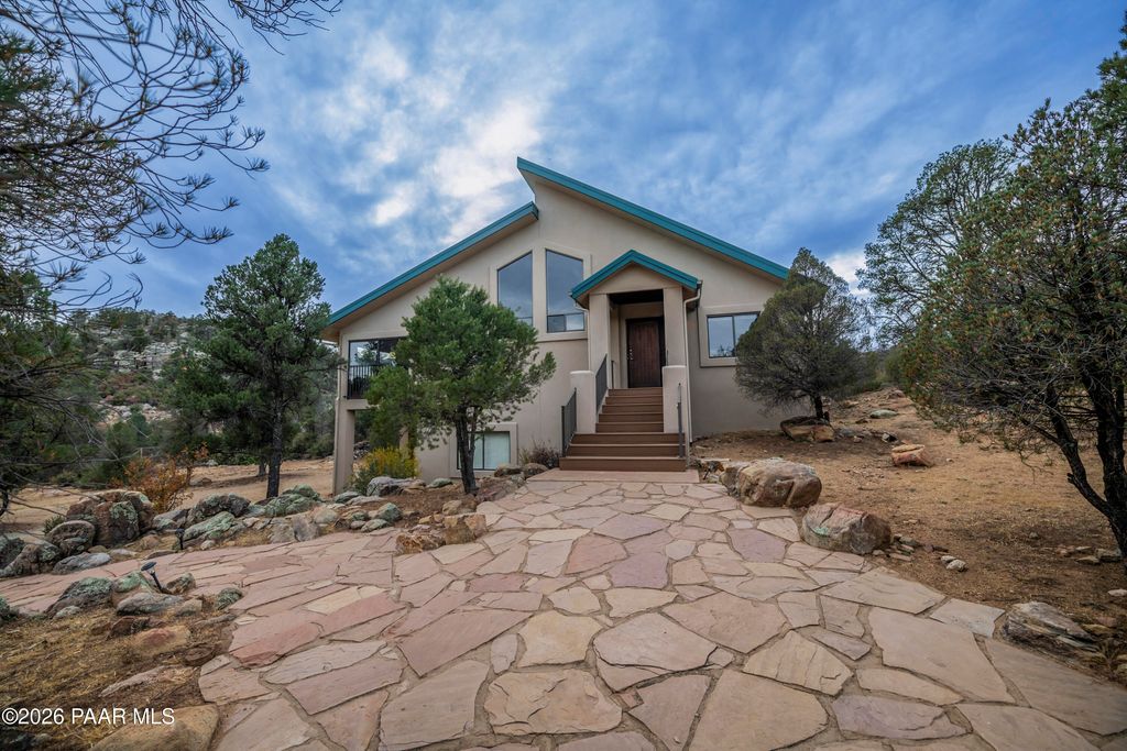 Photo of 18250 Backwoods Trail, Peeples Valley, AZ 86332 (MLS # 1081347)
