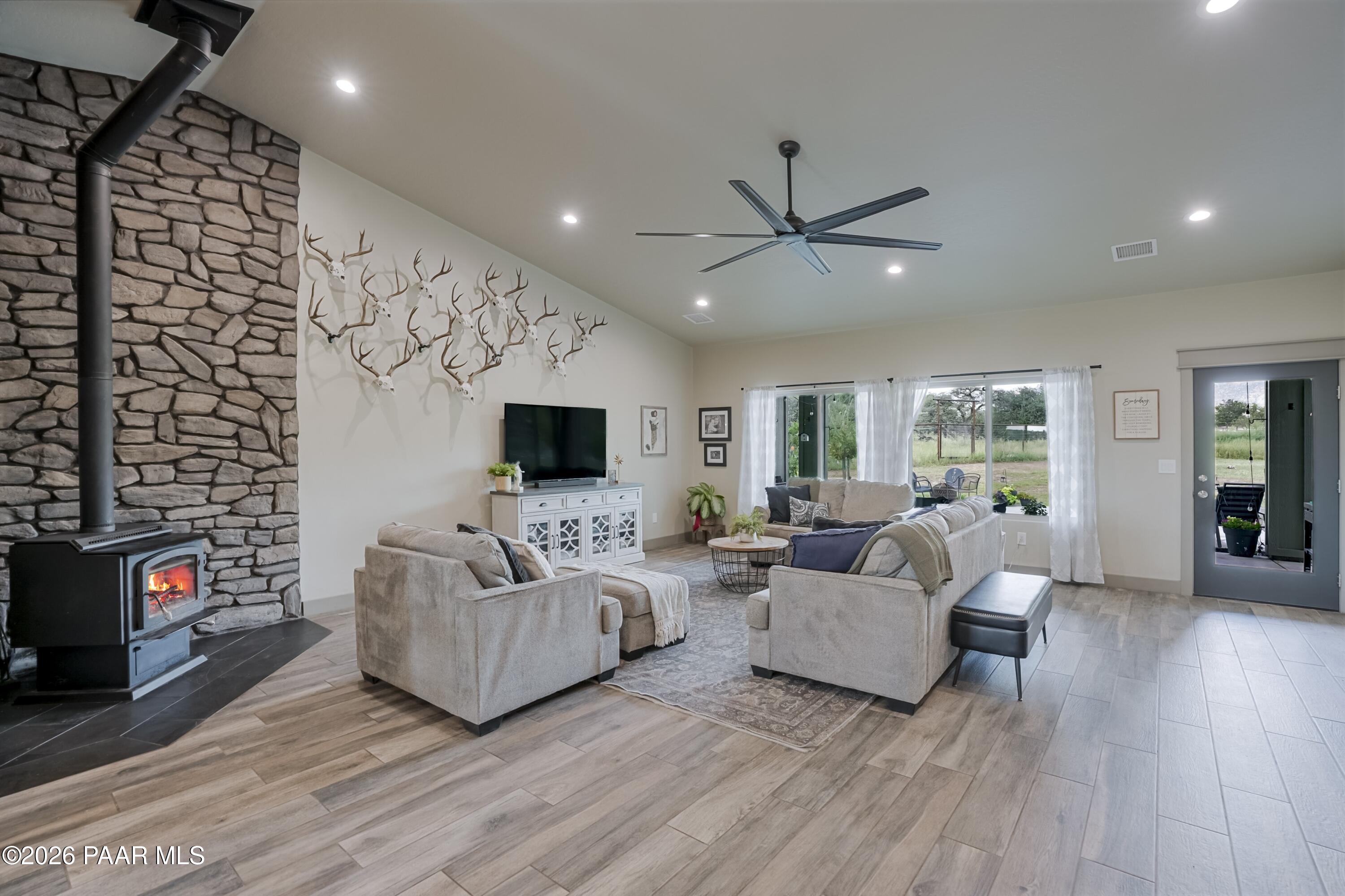 1379 W Mcintosh Drive