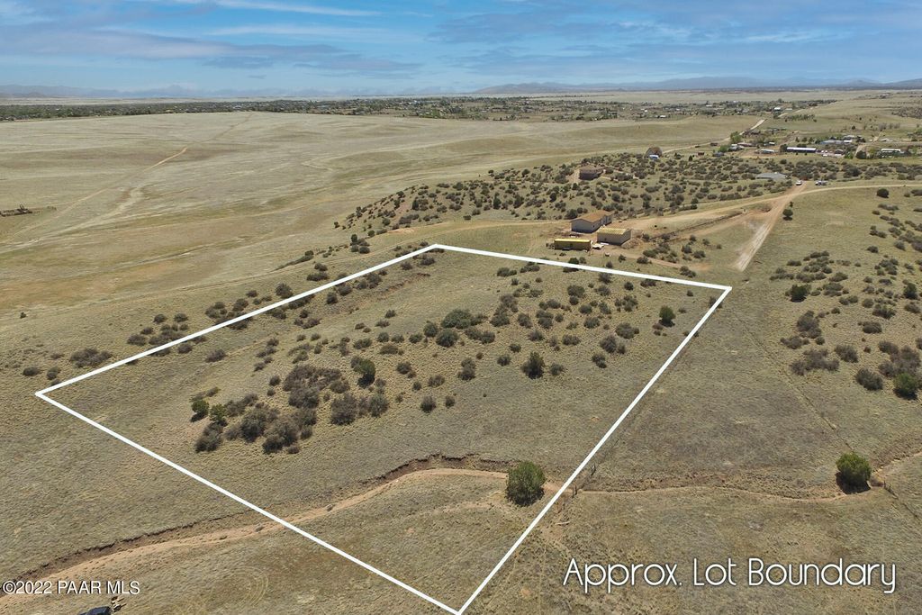 Photo of 1 W Tortise Road, Chino Valley, AZ 86323 (MLS # 1077033)