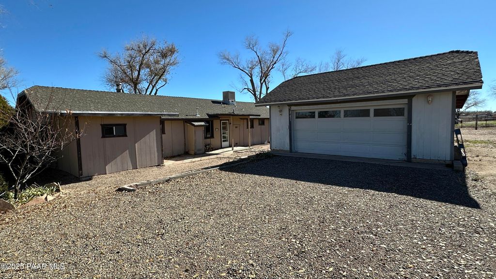 Photo of 1331 Red Cinder Road, Chino Valley, AZ 86323 (MLS # 1078249)