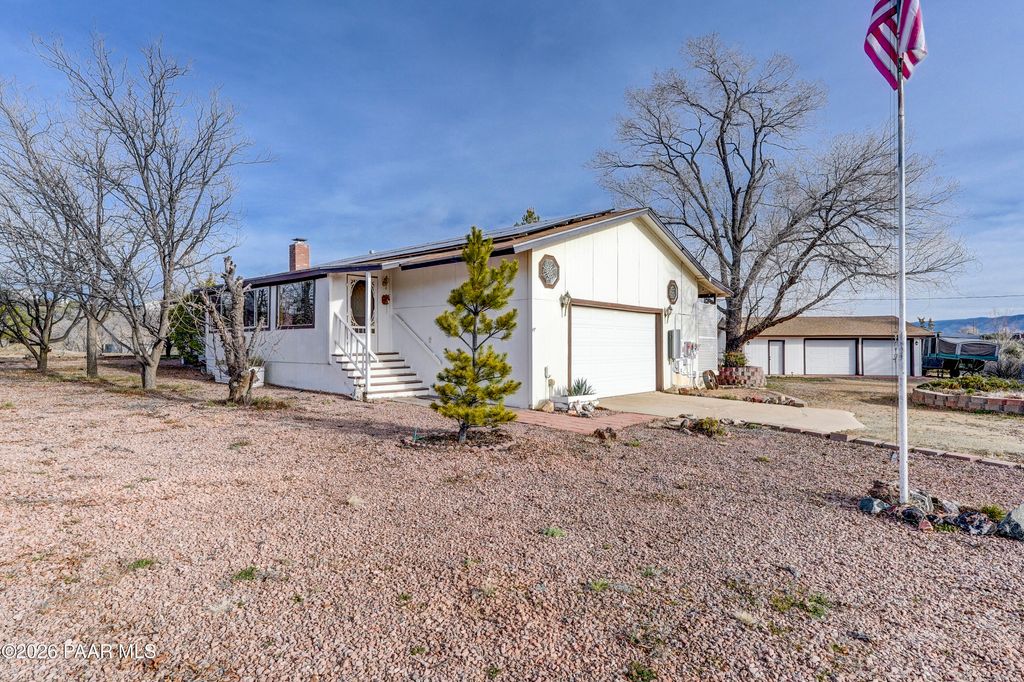 Photo of 11020 E Esther Lane, Dewey-Humboldt, AZ 86327 (MLS # 1080125)