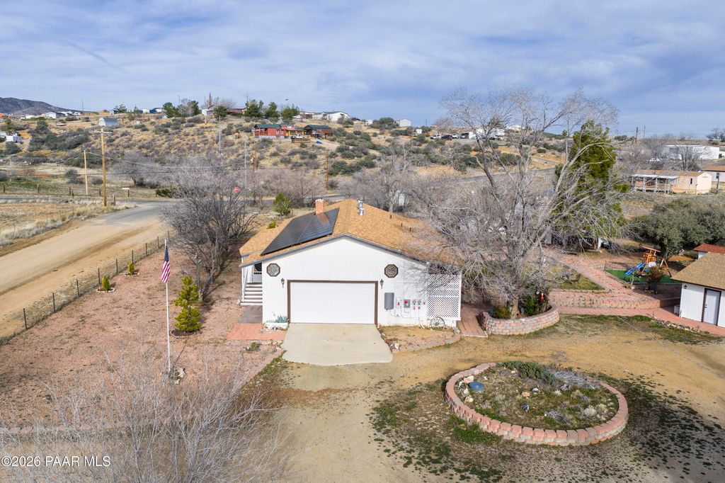 Photo of 11020 E Esther Lane, Dewey-Humboldt, AZ 86327 (MLS # 1080125)