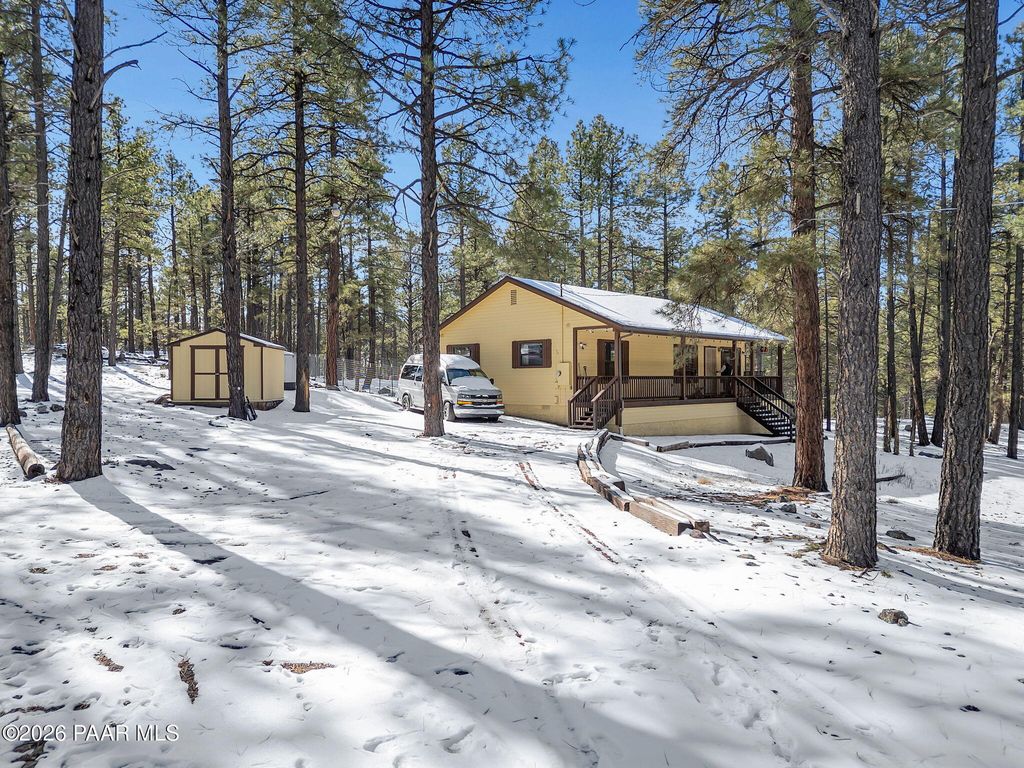 Photo of 7446 E Knighthood Lane, Williams, AZ 86046 (MLS # 1078802)