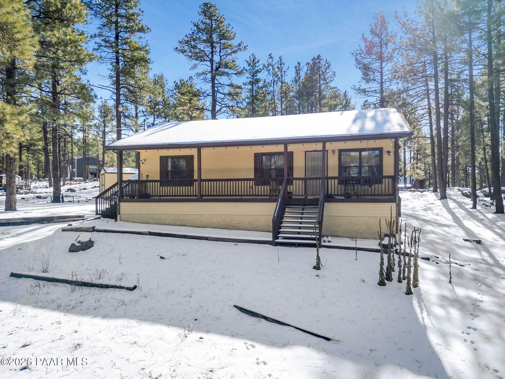 Photo of 7446 E Knighthood Lane, Williams, AZ 86046 (MLS # 1078802)