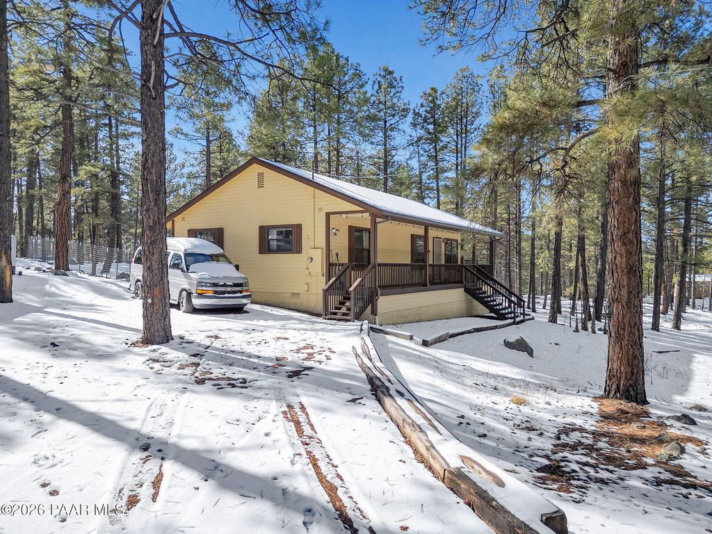 Photo of 7446 E Knighthood Lane, Williams, AZ 86046 (MLS # 1078802)