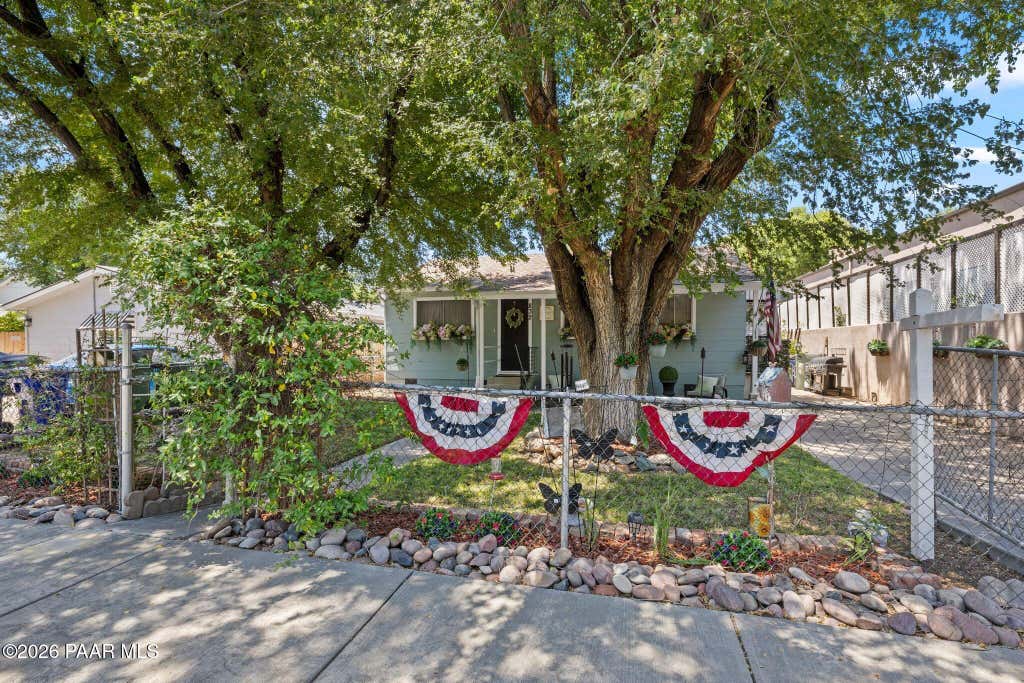 Photo of 832 Lincoln Avenue, Prescott, AZ 86301 (MLS # 1084076)