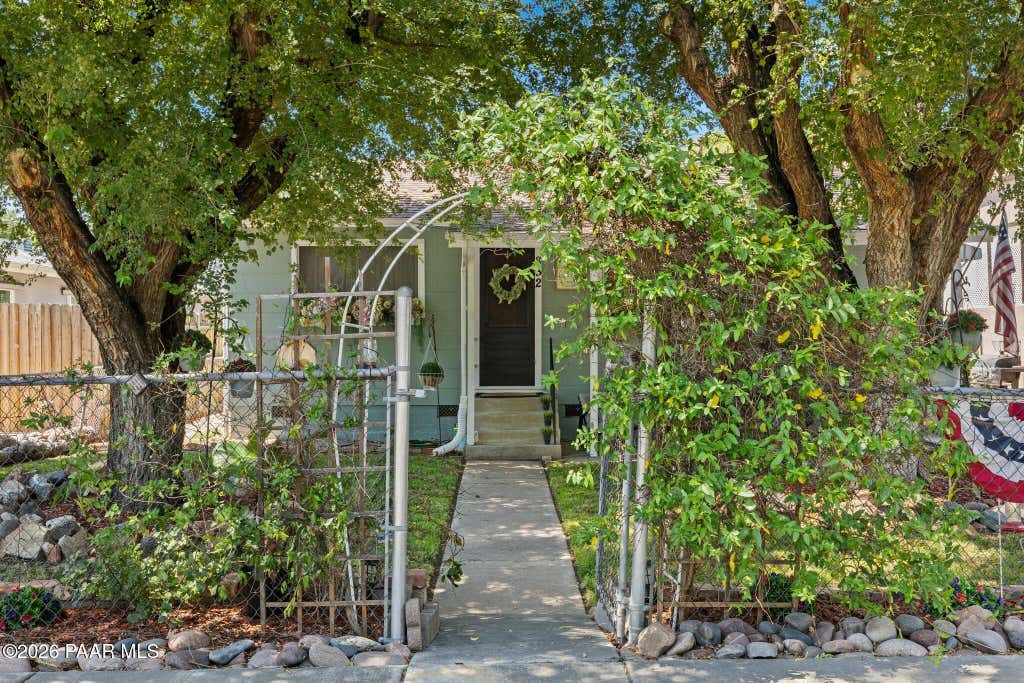 Photo of 832 Lincoln Avenue, Prescott, AZ 86301 (MLS # 1084076)